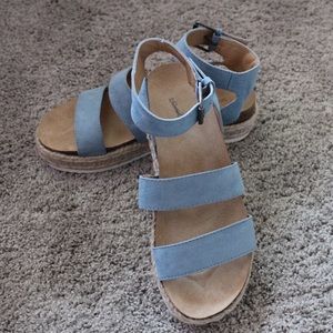 Universal Thread, Goods Co.